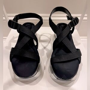Marni black platform sandals - lightly worn - excellent condition. Size 40.
